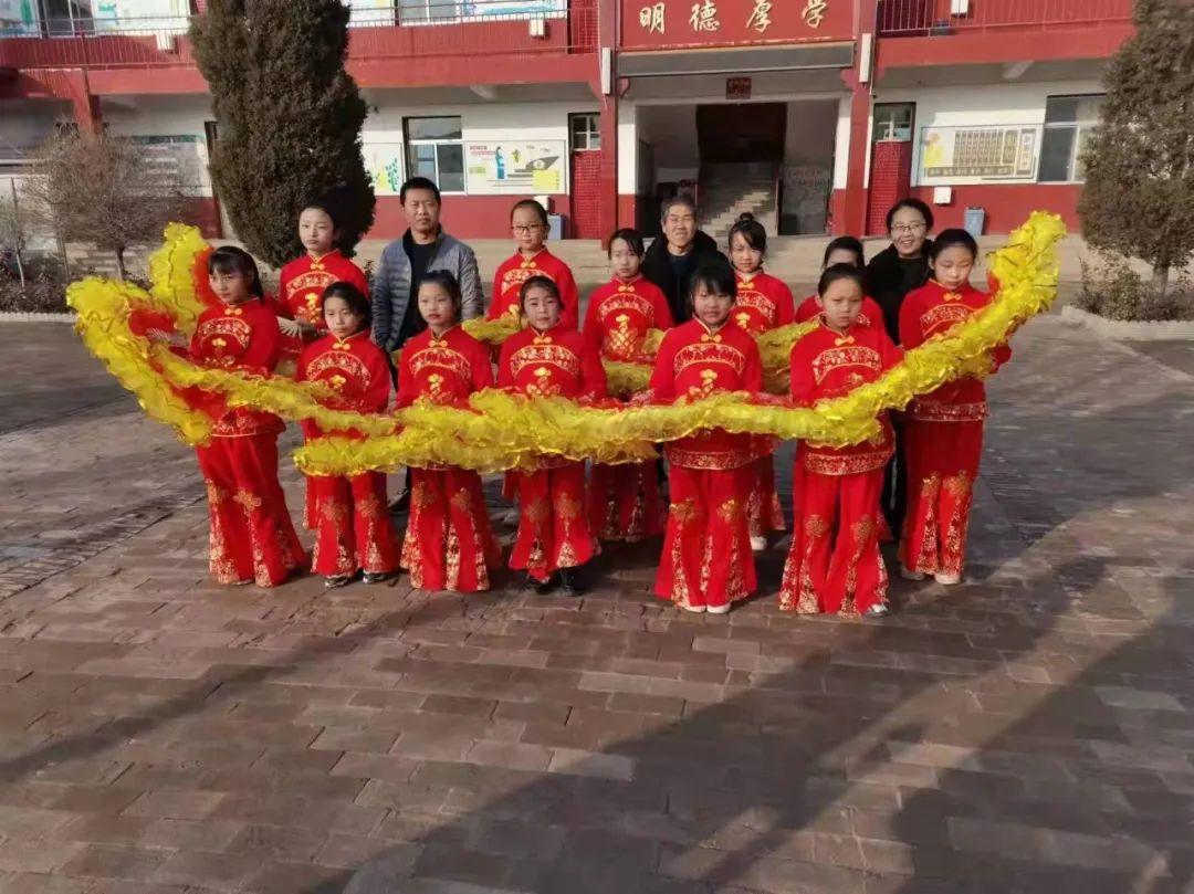 最新扇子舞魅力四溢，讓你瞬間愛上舞蹈世界！