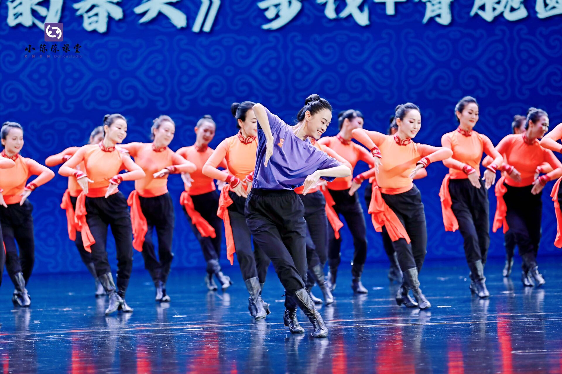 最新皮筋舞，舞動(dòng)自信，躍動(dòng)成就夢(mèng)想