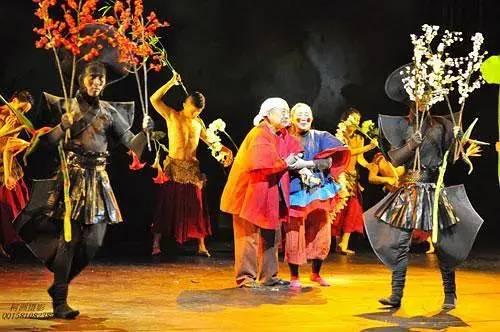 『探索內(nèi)心寧?kù)o與大自然共舞，2017年最新款服裝時(shí)尚潮流』